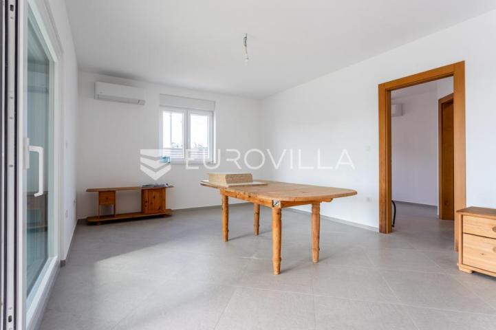 Primošten, moderan stan, 83,05 m²