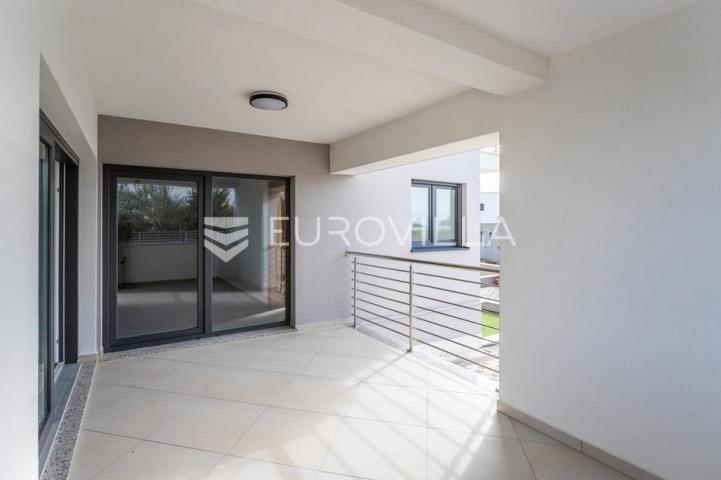 Primošten, moderan stan, 83,05 m²