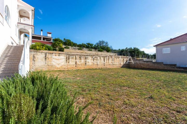 Okolica Trogira, kuća s građevinskom parcelom i panoramskim pogledom