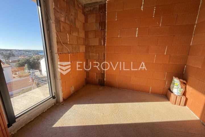 Pula, Pješčana Uvala, četverosobni stan novogradnje 2. kat, 95.50 m², 450 m od mora