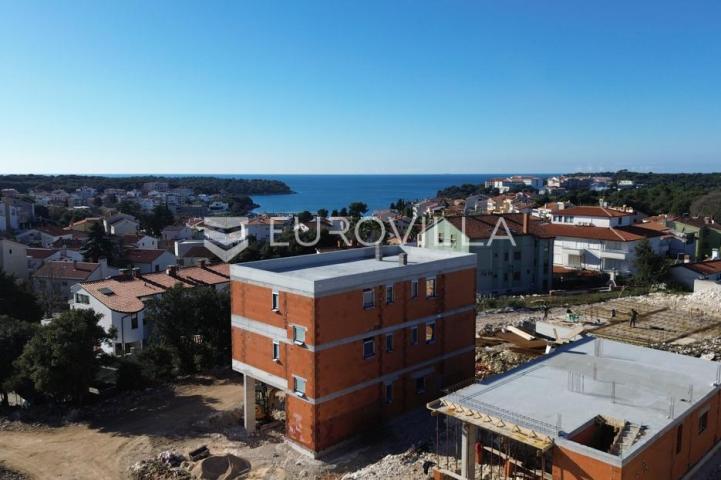 Pula, Pješčana Uvala, četverosobni stan novogradnje 2. kat, 95.50 m², 450 m od mora
