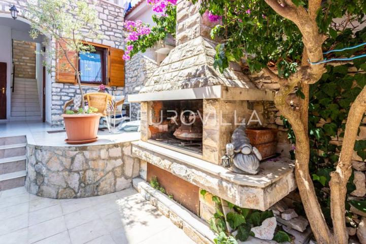 Otok Brač, kamena kuća s restoranom na vrhunskoj lokaciji