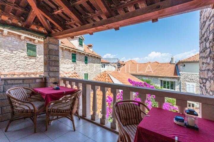 Otok Brač, kamena kuća s restoranom na vrhunskoj lokaciji