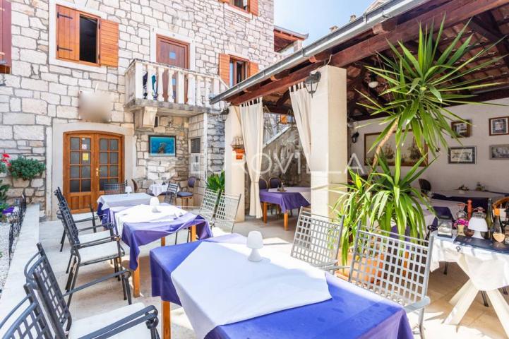 Otok Brač, kamena kuća s restoranom na vrhunskoj lokaciji