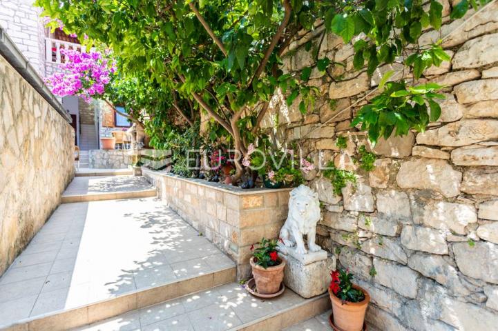 Otok Brač, kamena kuća s restoranom na vrhunskoj lokaciji