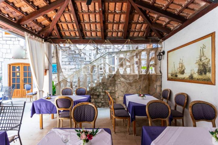 Otok Brač, kamena kuća s restoranom na vrhunskoj lokaciji