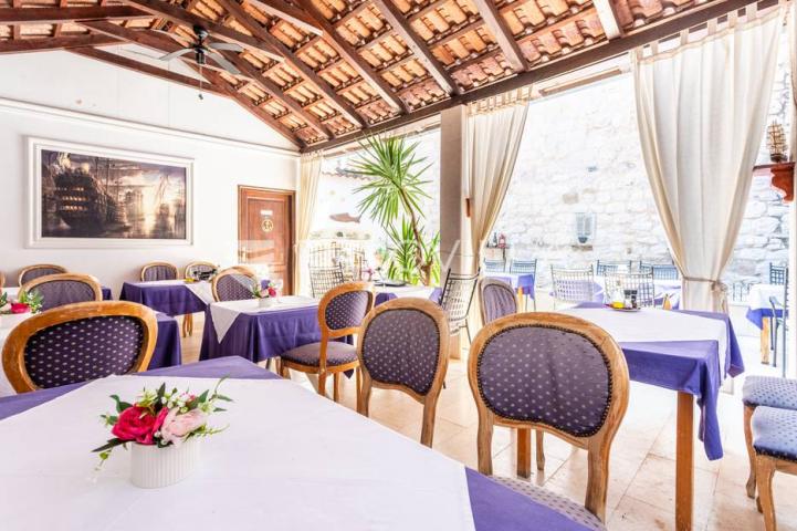 Otok Brač, kamena kuća s restoranom na vrhunskoj lokaciji