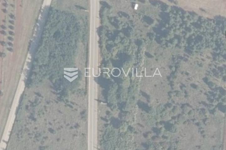 Poreč, poljoprivredno zemljište u prenamjeni 864 m2