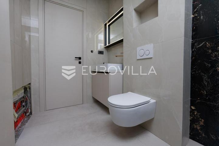 Njivice, otok Krk, dvoetažni stan u novogradnji s bazenom površine 104.45 m²
