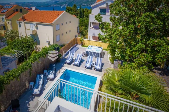 Cavtat, Vila s 14 apartmana 252 m2