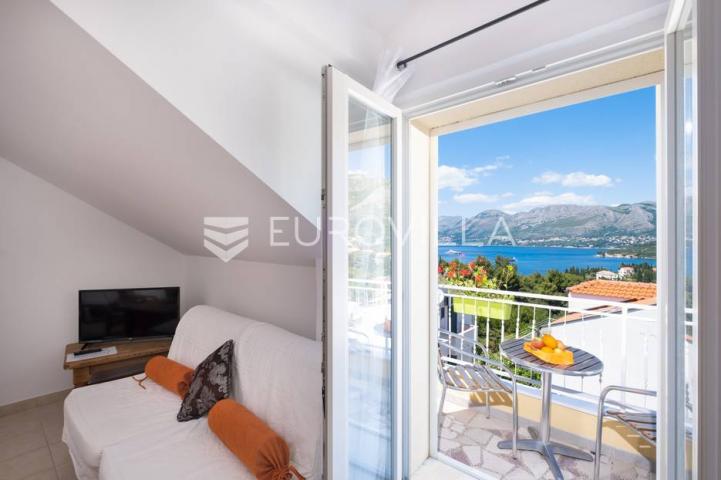 Cavtat, Vila s 14 apartmana 252 m2