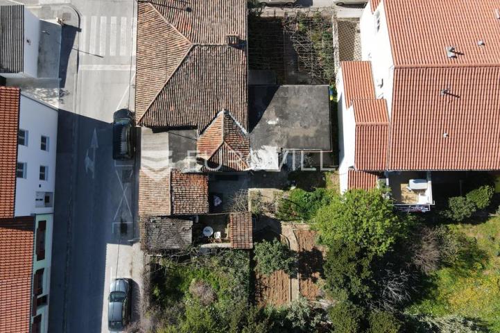 Pula, Kaštanjer, kuća u nizu 149.24 m², prilika za investitore, TOP lokacija