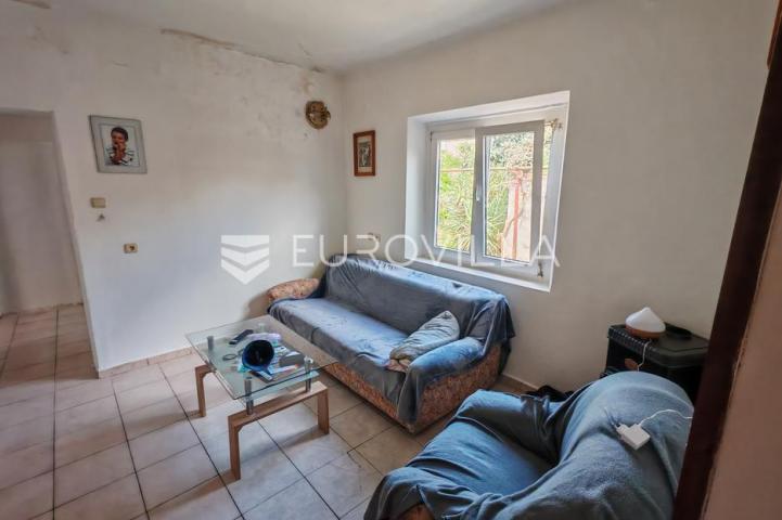 Pula, Kaštanjer, kuća u nizu 149.24 m², prilika za investitore, TOP lokacija
