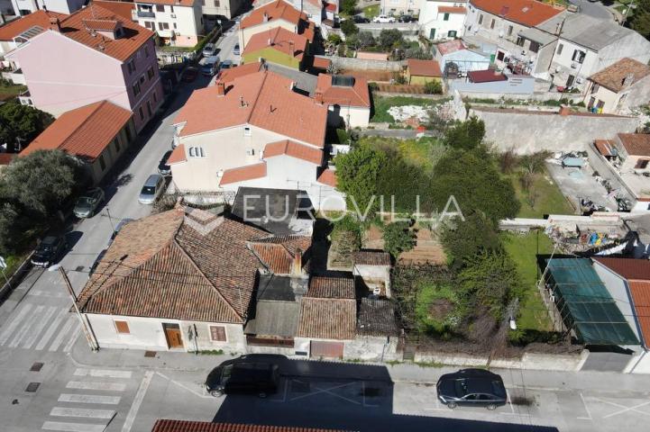 Pula, Kaštanjer, kuća u nizu 149.24 m², prilika za investitore, TOP lokacija