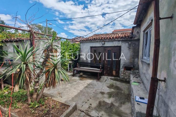 Pula, Kaštanjer, kuća u nizu 149.24 m², prilika za investitore, TOP lokacija
