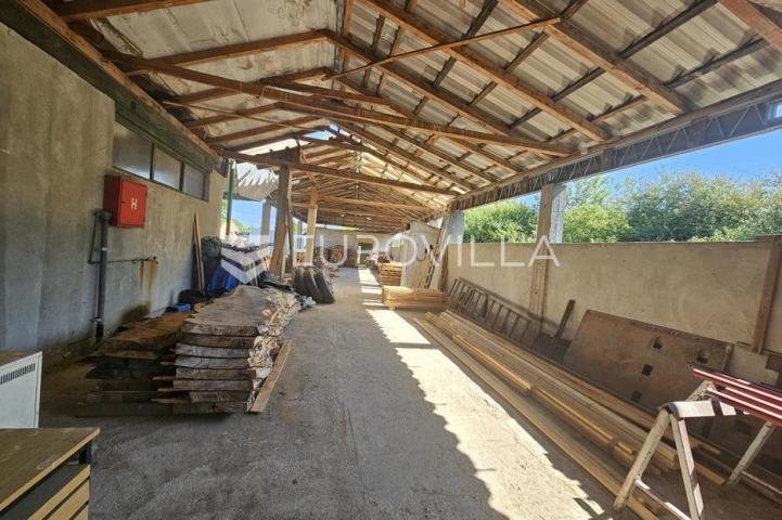 Osijek, okolica - Poganovci, potpuno operativna pilana na zemljištu 1500 m2