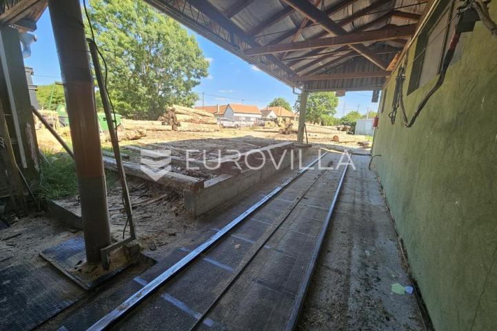 Osijek, okolica - Poganovci, potpuno operativna pilana na zemljištu 1500 m2
