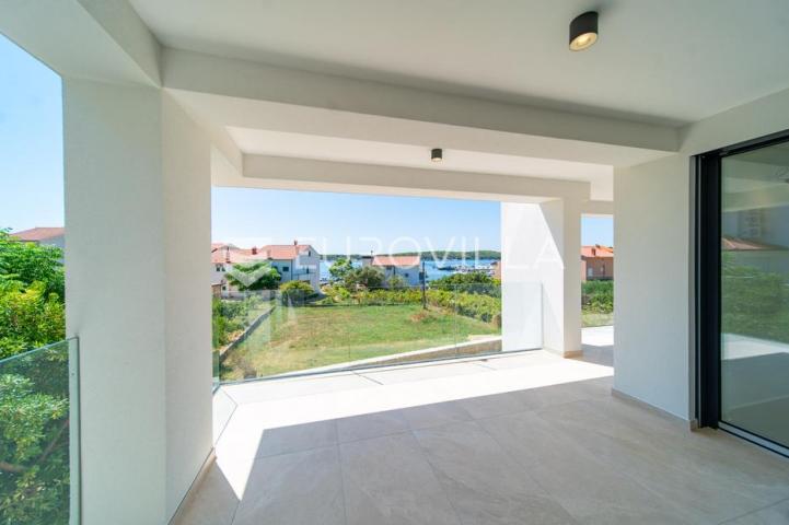 Otok Rab, Barbat, moderan trosoban stan 107 m², pogled na more