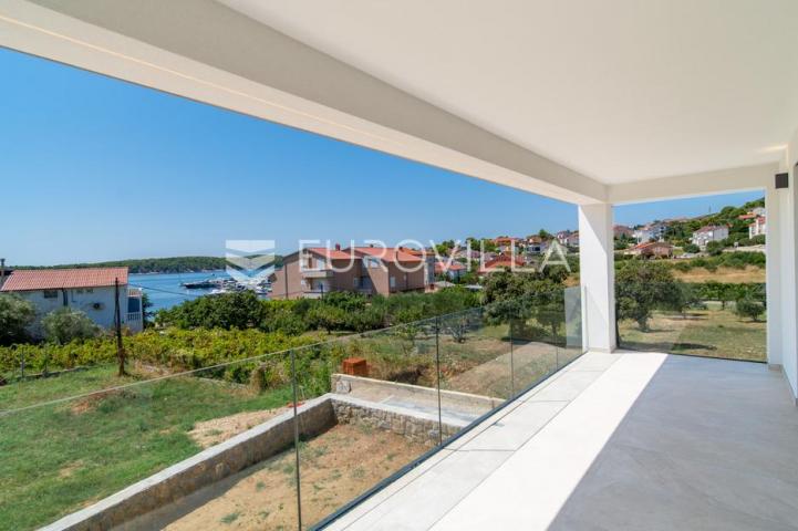 Otok Rab, Barbat, moderan trosoban stan 107 m², pogled na more