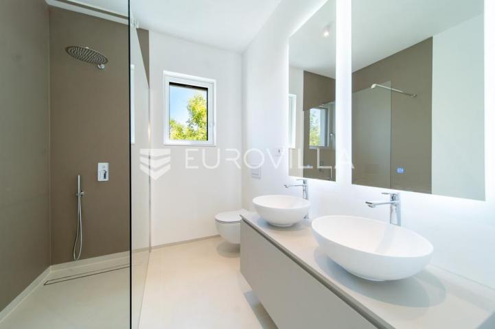 Otok Rab, Barbat, moderan trosoban stan 107 m², pogled na more