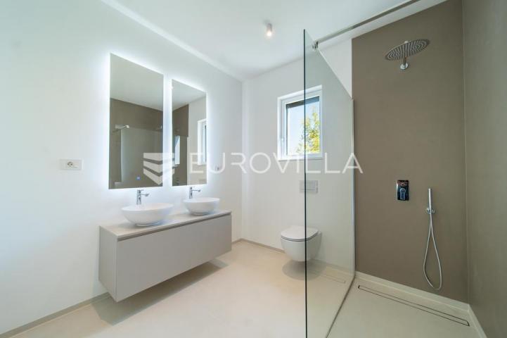 Otok Rab, Barbat, moderan trosoban stan 107 m², pogled na more