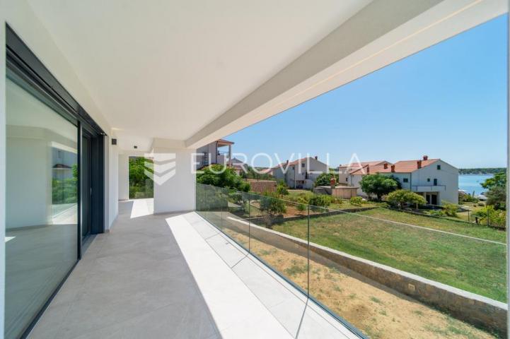 Otok Rab, Barbat, moderan trosoban stan 107 m², pogled na more