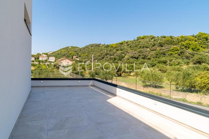 Otok Rab, Barbat, moderan trosoban stan 107 m², pogled na more