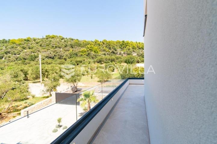 Otok Rab, Barbat, moderan trosoban stan 107 m², pogled na more