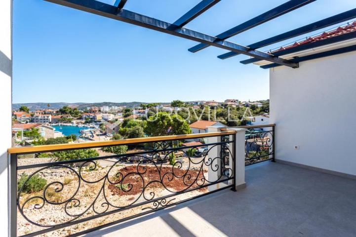 Rogoznica, Ražanj, NOVOGRADNJA, prekrasna kuća s bazenom i pogledom na more, 433,44 m²