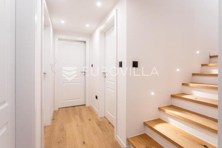 Rogoznica, Ražanj, NOVOGRADNJA, prekrasna kuća s bazenom i pogledom na more, 433,44 m²