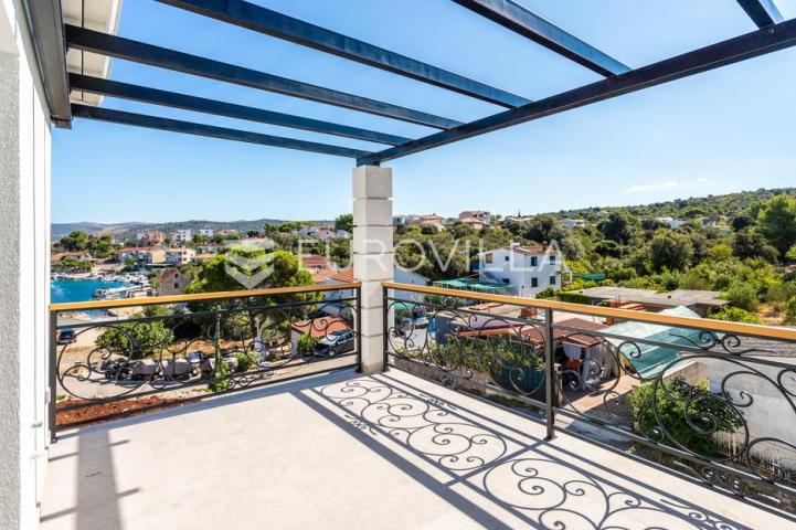 Rogoznica, Ražanj, NOVOGRADNJA, prekrasna kuća s bazenom i pogledom na more, 433,44 m²
