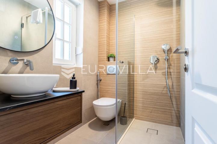 Rogoznica, Ražanj, NOVOGRADNJA, prekrasna kuća s bazenom i pogledom na more, 433,44 m²