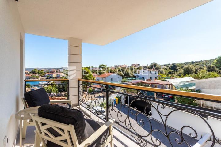 Rogoznica, Ražanj, NOVOGRADNJA, prekrasna kuća s bazenom i pogledom na more, 433,44 m²