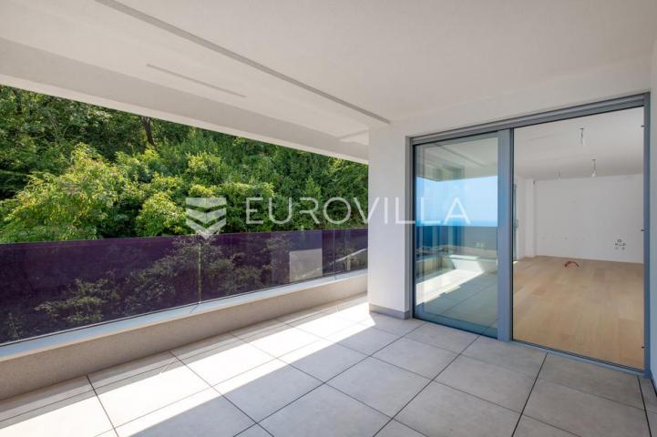 Opatija, trosoban stan 105 m² u novogradnji