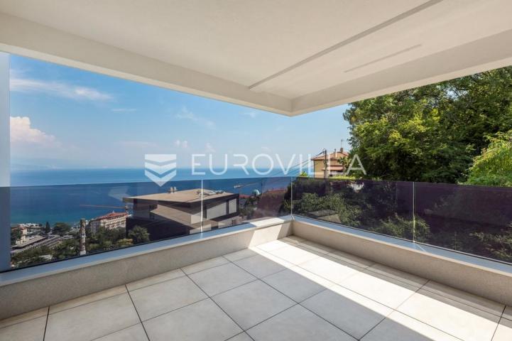 Opatija, trosoban stan 105 m² u novogradnji