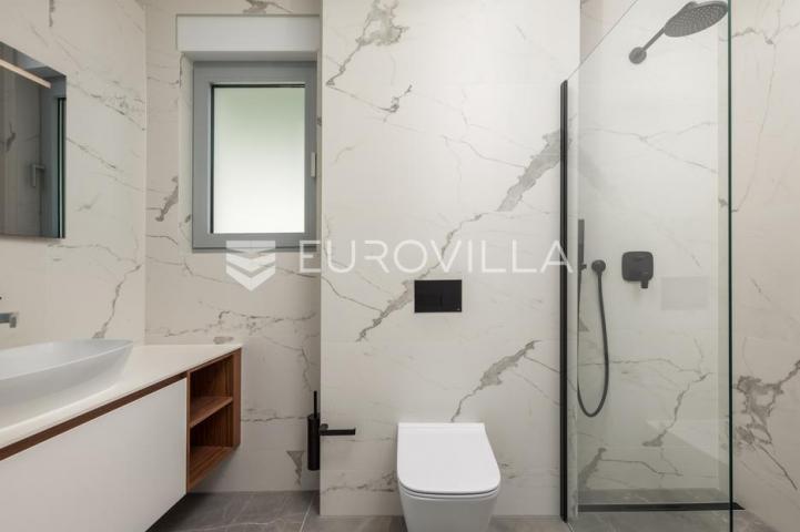 Opatija, trosoban stan 105 m² u novogradnji