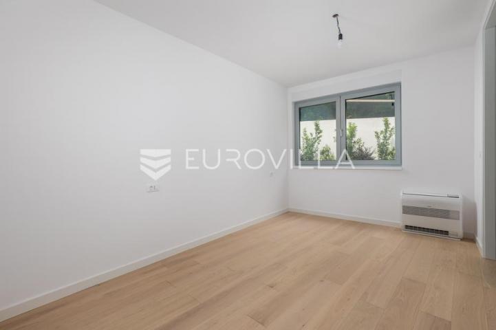 Opatija, trosoban stan 105 m² u novogradnji