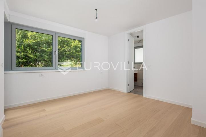 Opatija, trosoban stan 105 m² u novogradnji