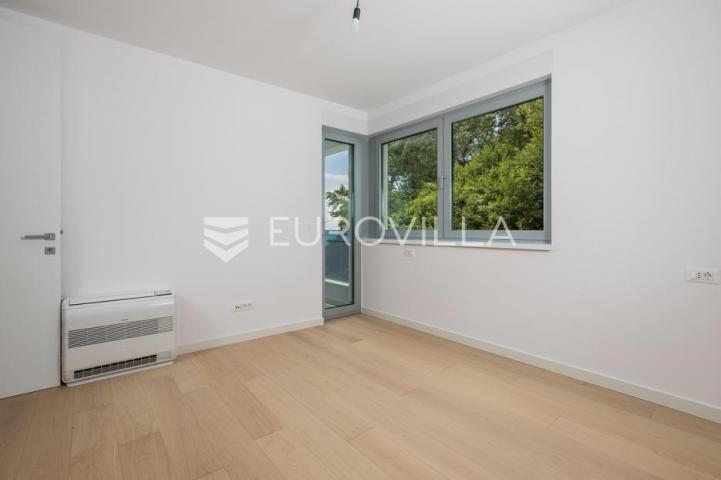 Opatija, trosoban stan 105 m² u novogradnji