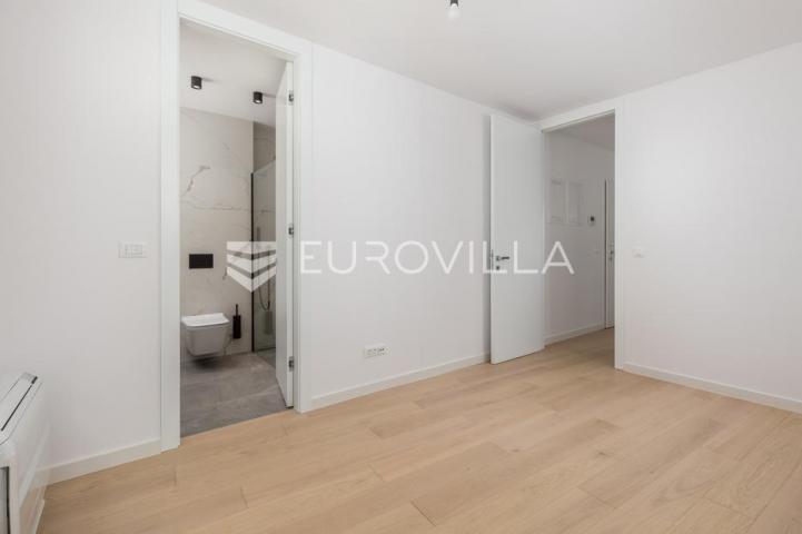 Opatija, trosoban stan 105 m² u novogradnji