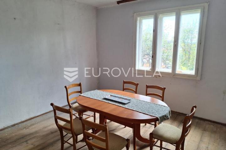 Duga Resa, Centar, kuća 120 m², blizina svih sadržaja