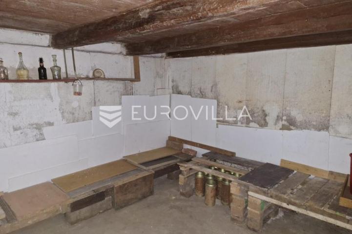 Duga Resa, Centar, kuća 120 m², blizina svih sadržaja