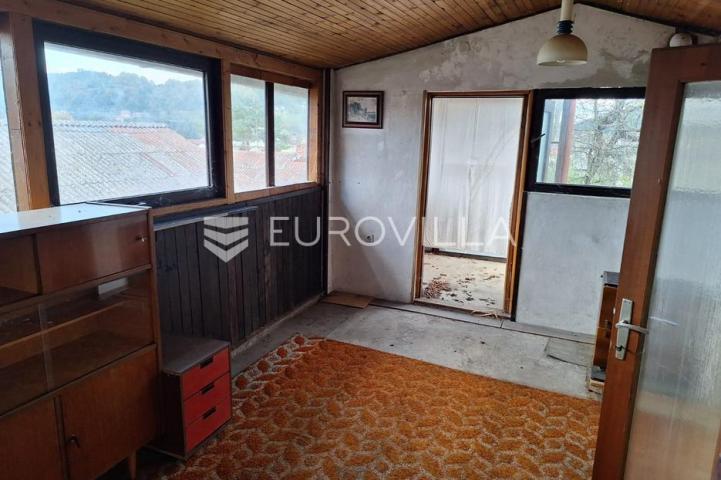 Duga Resa, Centar, kuća 120 m², blizina svih sadržaja