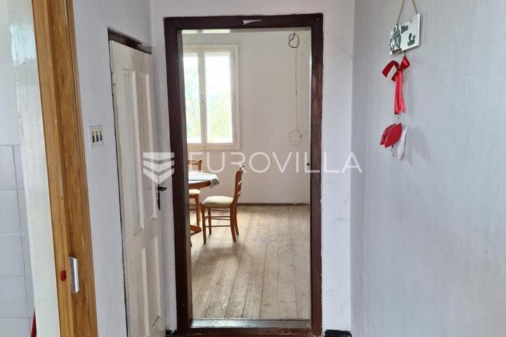 Duga Resa, Centar, kuća 120 m², blizina svih sadržaja