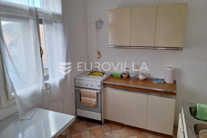 Duga Resa, Centar, kuća 120 m², blizina svih sadržaja