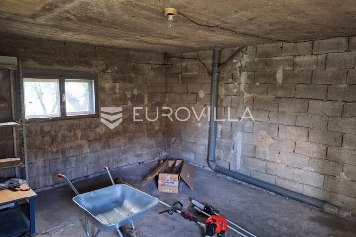 Duga Resa, Centar, kuća 120 m², blizina svih sadržaja