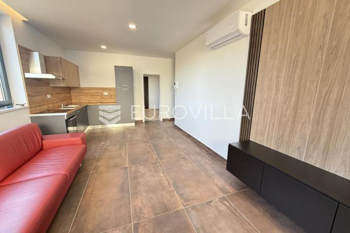 Istra, Medulin, dvosobni stan novogradnje na neponovljivoj lokaciji, 1. kat, 53 m², 50m od mora
