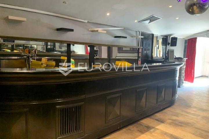 Istra, Poreč - poslovni prostor 115 m2 u starogradskoj jezgri 
