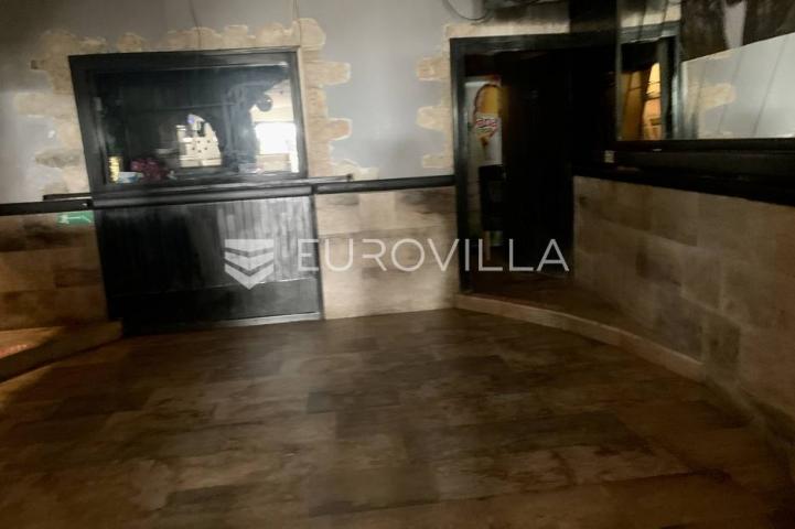 Istra, Poreč - poslovni prostor 115 m2 u starogradskoj jezgri 