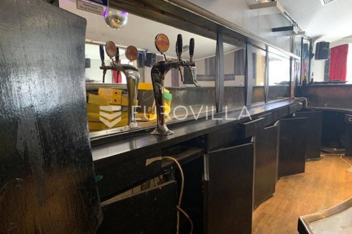 Istra, Poreč - poslovni prostor 115 m2 u starogradskoj jezgri 